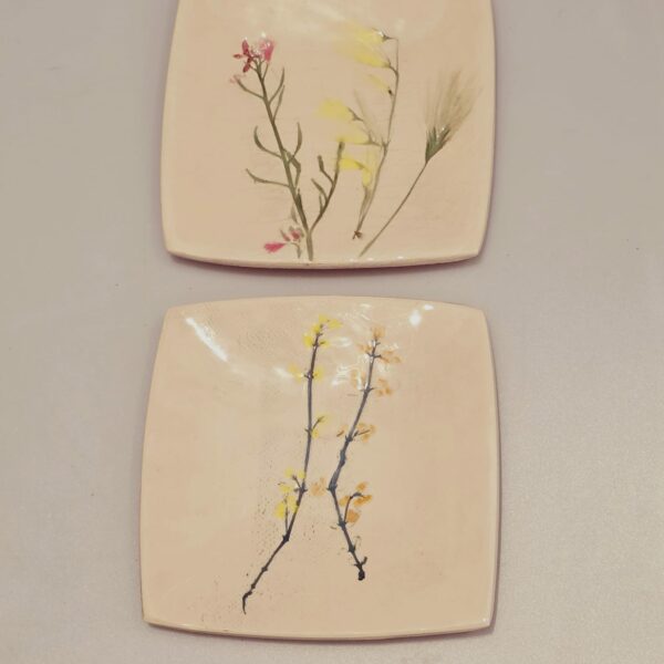 זוג צלחות קטנות – עבודת יד מבית מליכסון