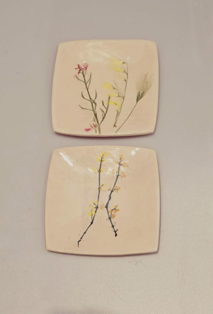 זוג צלחות קטנות – עבודת יד מבית מליכסון